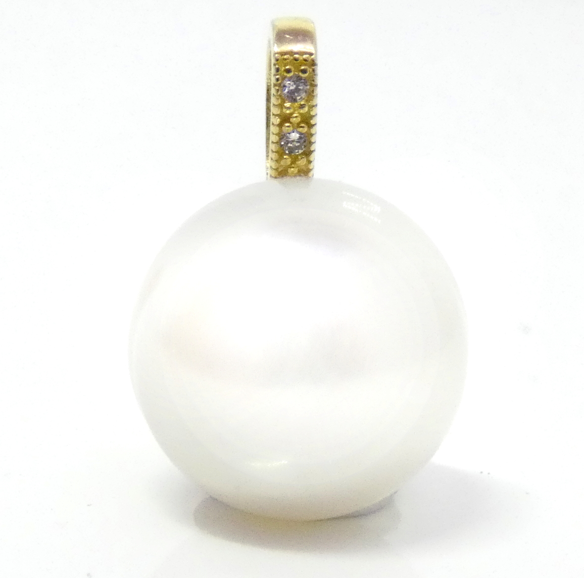 White South Seas Button Pearl Pendant